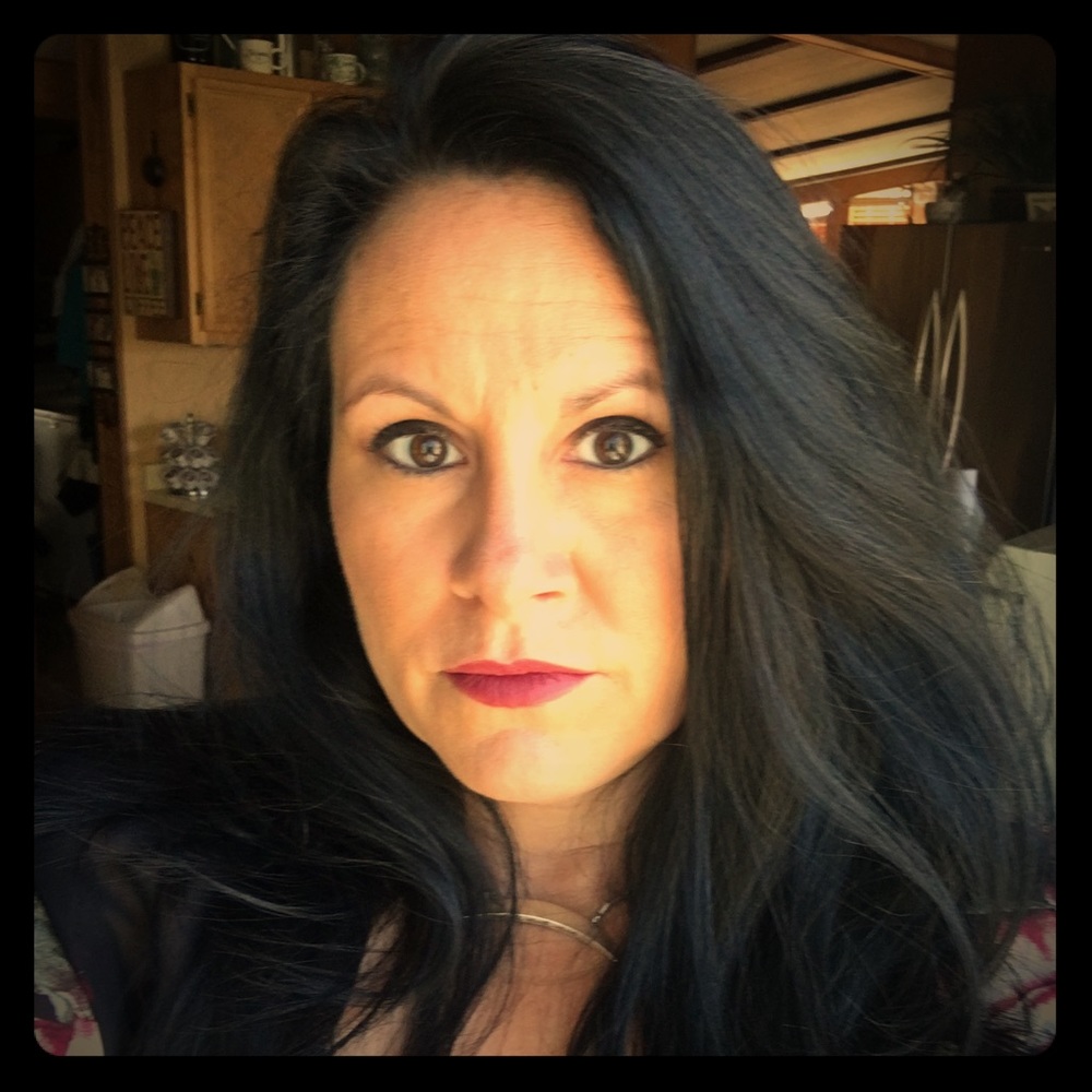 Meet your Posher, Ia Marie aka simplylovedx